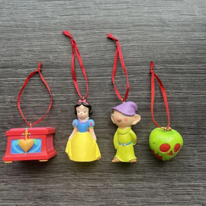 Snow White, Poison Apple, Dopey, Red Heart Chest Disney Christmas Ornament Set‎